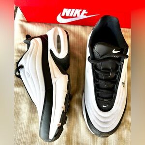Nike Women's Black and White Air Max Athletic Sneakers